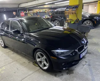 Vista frontale di un noleggio BMW 320d a Tbilisi, Georgia ✓ Auto #13416. ✓ Cambio Automatico TM ✓ 0 recensioni.