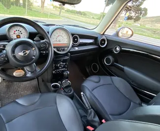 Mini Cooper S 2016 con sistema A trazione integrale, disponibile a Tbilisi.