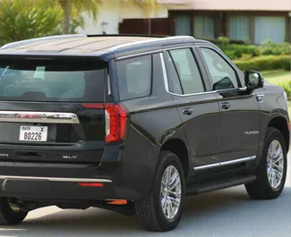 Noleggio GMC Yukon. Auto Premium, Lusso, SUV per il noleggio negli Emirati Arabi Uniti ✓ Cauzione di Deposito di 2500 AED ✓ Opzioni assicurative RCT.