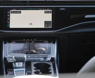 Audi Q8 2022 disponibile per il noleggio a Dubai, con limite di chilometraggio di illimitato.