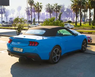Motore Benzina da 2,3L di Ford Mustang Cabrio 2024 per il noleggio a Batumi.