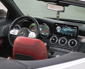 Mercedes-Benz C300 Cabrio 2022 con sistema A trazione posteriore, disponibile a Dubai.