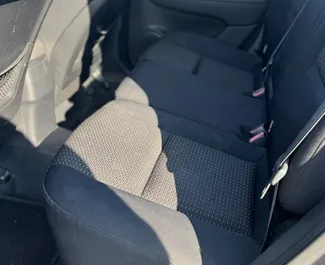 Interni di Hyundai i30 in affitto in Albania. Un'ottima auto da 5 posti con cambio Manuale.