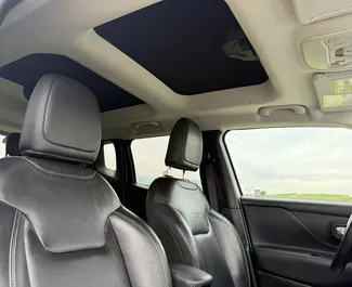 Jeep Renegade 2017 con sistema A trazione integrale, disponibile a Batumi.