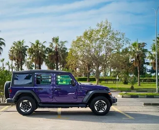 Noleggio Jeep Wrangler. Auto Comfort, SUV per il noleggio in Georgia ✓ Cauzione di Deposito di 300 GEL ✓ Opzioni assicurative RCT, CDW.