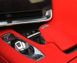 Noleggio auto Chevrolet Corvette 2022 negli Emirati Arabi Uniti, con carburante Benzina e 495 cavalli di potenza ➤ A partire da 1200 AED al giorno.