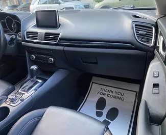 Noleggio Mazda 3. Auto Economica, Comfort per il noleggio in Georgia ✓ Cauzione di Deposito di 100 GEL ✓ Opzioni assicurative RCT, CDW, Passeggeri.