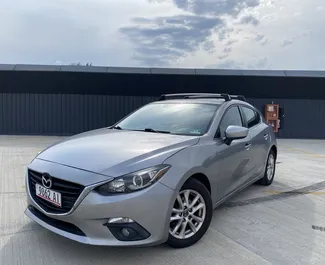 Vista frontale di un noleggio Mazda 3 a Tbilisi, Georgia ✓ Auto #13409. ✓ Cambio Automatico TM ✓ 0 recensioni.