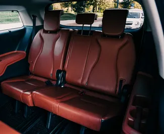 Kia Carnival 2023 disponibile per il noleggio a Tashkent, con limite di chilometraggio di 300 km/giorno.