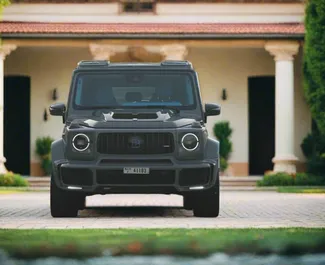 Vista frontale di un noleggio Mercedes-Benz G63 a Dubai, Emirati Arabi Uniti ✓ Auto #13477. ✓ Cambio Automatico TM ✓ 0 recensioni.