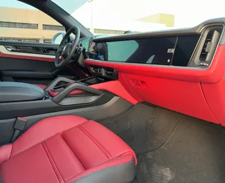 Vista frontale di un noleggio Porsche Cayenne a Dubai, Emirati Arabi Uniti ✓ Auto #13330. ✓ Cambio Automatico TM ✓ 0 recensioni.