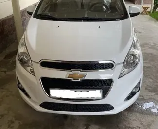 Vista frontale di un noleggio Chevrolet Spark a Baku, Azerbaigian ✓ Auto #13499. ✓ Cambio Automatico TM ✓ 0 recensioni.