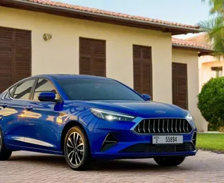 Vista frontale di un noleggio JAC J7 a Dubai, Emirati Arabi Uniti ✓ Auto #13458. ✓ Cambio Automatico TM ✓ 0 recensioni.