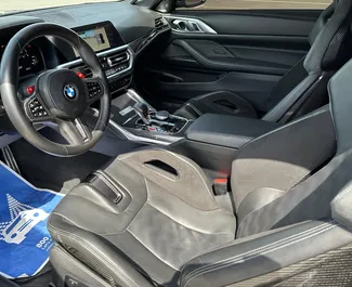 BMW M4 Competition 2023 disponibile per il noleggio a Dubai, con limite di chilometraggio di illimitato.