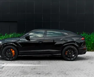 Lamborghini Urus 2021 disponibile per il noleggio a Dubai, con limite di chilometraggio di illimitato.