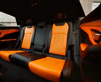 Vista frontale di un noleggio Lamborghini Urus a Dubai, Emirati Arabi Uniti ✓ Auto #13381. ✓ Cambio Automatico TM ✓ 0 recensioni.