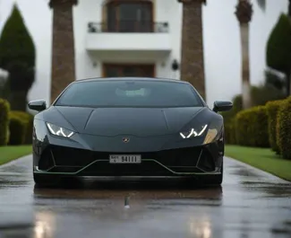 Vista frontale di un noleggio Lamborghini Huracan Evo a Dubai, Emirati Arabi Uniti ✓ Auto #13470. ✓ Cambio Automatico TM ✓ 0 recensioni.