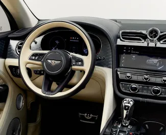 Noleggio auto Bentley Bentayga 2022 negli Emirati Arabi Uniti, con carburante Benzina e 542 cavalli di potenza ➤ A partire da 2100 AED al giorno.