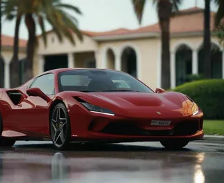 Ferrari F8 Spider 2023 disponibile per il noleggio a Dubai, con limite di chilometraggio di illimitato.