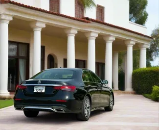 Motore Benzina da 2,0L di Mercedes-Benz E350 2021 per il noleggio a Dubai.