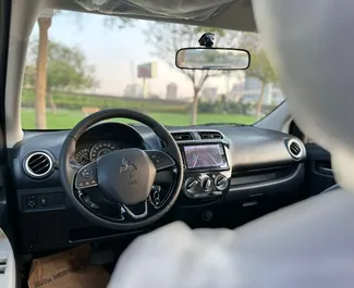 Vista frontale di un noleggio Mitsubishi Attrage a Dubai, Emirati Arabi Uniti ✓ Auto #13324. ✓ Cambio Automatico TM ✓ 0 recensioni.