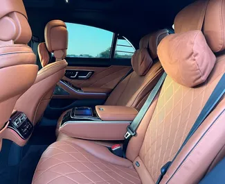 Noleggio Mercedes-Benz S500. Auto Premium, Lusso per il noleggio negli Emirati Arabi Uniti ✓ Cauzione di Deposito di 2500 AED ✓ Opzioni assicurative RCT.