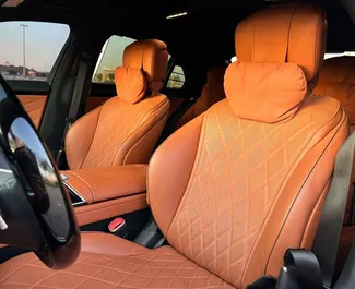 Noleggio auto Mercedes-Benz S580 e 2022 negli Emirati Arabi Uniti, con carburante Benzina e 496 cavalli di potenza ➤ A partire da 1500 AED al giorno.