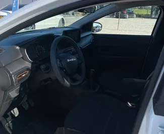 Motore Benzina da 1,0L di Dacia Sandero Stepway 2024 per il noleggio all'aeroporto di Tirana.