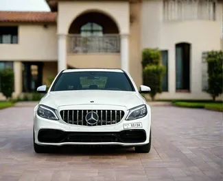 Vista frontale di un noleggio Mercedes-Benz C300 Coupe a Dubai, Emirati Arabi Uniti ✓ Auto #13461. ✓ Cambio Automatico TM ✓ 0 recensioni.
