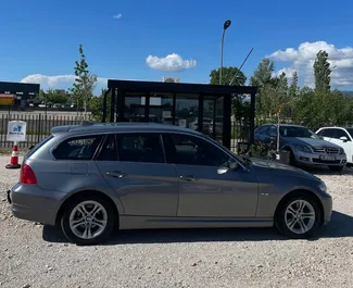 BMW 3-series Compact 2011 disponibile per il noleggio all'aeroporto di Tirana, con limite di chilometraggio di illimitato.