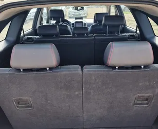 Noleggio Chevrolet Captiva. Auto Comfort, Crossover per il noleggio in Albania ✓ Cauzione di Deposito di 200 EUR ✓ Opzioni assicurative RCT, CDW, SCDW, FDW, All'estero.