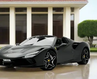 Interni di Ferrari F8 Spider in affitto negli Emirati Arabi Uniti. Un'ottima auto da 2 posti con cambio Automatico.