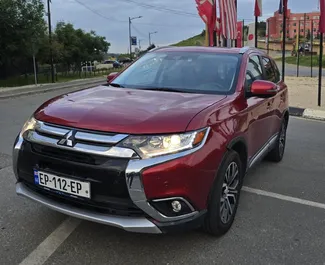 Vista frontale di un noleggio Mitsubishi Outlander Xl a Tbilisi, Georgia ✓ Auto #13521. ✓ Cambio Automatico TM ✓ 0 recensioni.