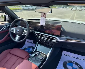 Noleggio BMW 430i Cabrio. Auto Premium, Lusso, Cabrio per il noleggio negli Emirati Arabi Uniti ✓ Cauzione di Deposito di 2500 AED ✓ Opzioni assicurative RCT.