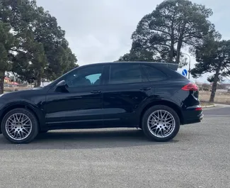 Noleggio Porsche Cayenne. Auto Premium, Lusso, SUV per il noleggio in Georgia ✓ Cauzione di Senza deposito ✓ Opzioni assicurative RCT, CDW, SCDW, FDW, Passeggeri, Furto, Senza deposito.
