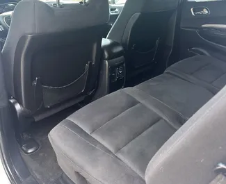Interni di Dodge Durango in affitto in Georgia. Un'ottima auto da 5 posti con cambio Automatico.