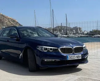 Vista frontale di un noleggio BMW 530d ad Alicante, Spagna ✓ Auto #13169. ✓ Cambio Automatico TM ✓ 0 recensioni.