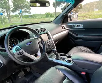 Ford Explorer 2018 disponibile per il noleggio a Tbilisi, con limite di chilometraggio di 250 km/giorno.