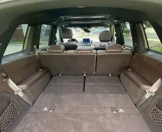 Interni di Mercedes-Benz GLS-Class in affitto in Georgia. Un'ottima auto da 5 posti con cambio Automatico.