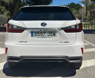 Lexus RX 450 2017 disponibile per il noleggio ad Alicante, con limite di chilometraggio di 250 km/giorno.