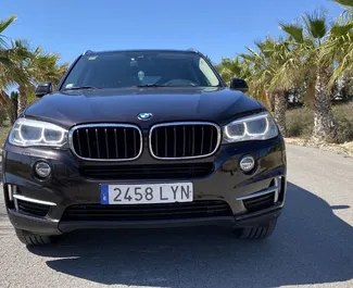 BMW X5 2017 con sistema A trazione integrale, disponibile ad Alicante.