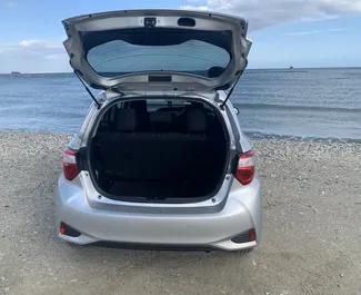 Motore Benzina da 1,3L di Toyota Vitz 2016 per il noleggio a Larnaca.