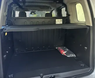 Noleggio Opel Combo Life. Auto Comfort, Monovolume per il noleggio in Turchia ✓ Cauzione di Deposito di 250 USD ✓ Opzioni assicurative RCT, CDW, SCDW, FDW, Giovane, Senza deposito.
