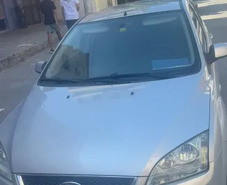 Vista frontale di un noleggio Ford Focus a Durazzo, Albania ✓ Auto #14073. ✓ Cambio Manuale TM ✓ 0 recensioni.