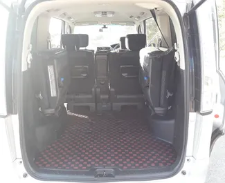 Noleggio auto Nissan Serena #3172 Automatico a Paphos, dotata di motore 2,0L ➤ Da Metodi a Cipro.