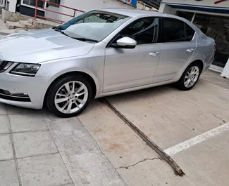 Vista frontale di un noleggio Skoda Octavia a Limassol, Cipro ✓ Auto #3888. ✓ Cambio Automatico TM ✓ 2 recensioni.