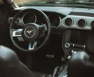 Noleggio Ford Mustang Cabrio. Auto Premium, Lusso, Cabrio per il noleggio in Georgia ✓ Cauzione di Deposito di 550 GEL ✓ Opzioni assicurative RCT, CDW.