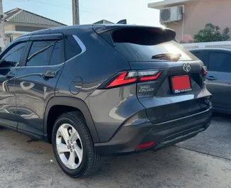 Noleggio auto Toyota Yaris Cross 2024 in Thailandia, con carburante Ibrido e 116 cavalli di potenza ➤ A partire da 900 THB al giorno.