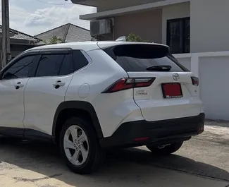 Noleggio Toyota Yaris Cross. Auto Economica, Crossover per il noleggio in Thailandia ✓ Cauzione di Deposito di 7000 THB ✓ Opzioni assicurative RCT, CDW, SCDW, FDW, Furto, Giovane.