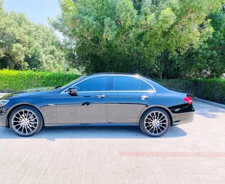 Noleggio auto Mercedes-Benz E350 2022 negli Emirati Arabi Uniti, con carburante Benzina e 255 cavalli di potenza ➤ A partire da 450 AED al giorno.